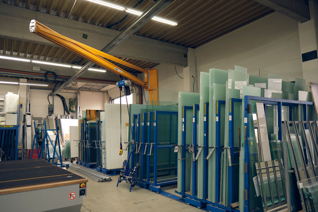 Lagerbereich der Glaserei in München – Meitinger Glas, Ihre erfahrene Glaserei München mit eigener Produktion